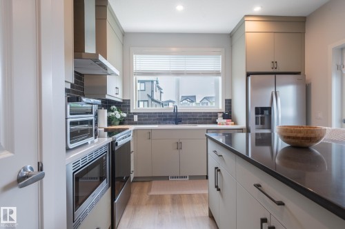 4804 Cawsey Terrace Sw, Edmonton, AB - Indoor Photo Showing Kitchen