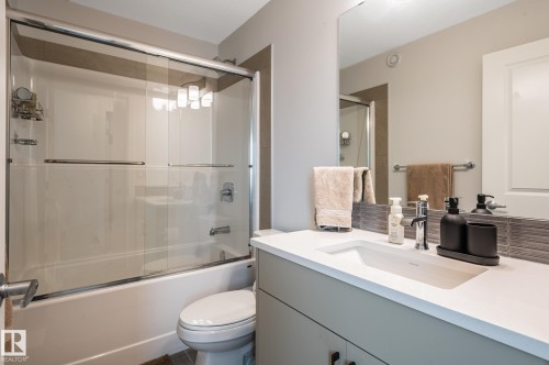 4804 Cawsey Terrace Sw, Edmonton, AB - Indoor Photo Showing Bathroom