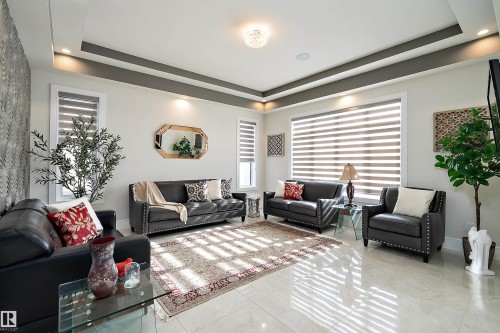 3644 Westcliff Way Sw, Edmonton, AB - Indoor Photo Showing Living Room
