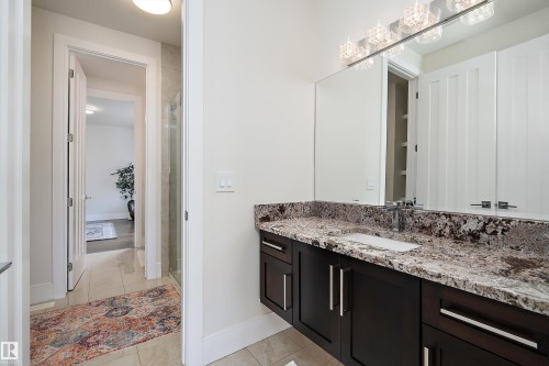 3644 Westcliff Way Sw, Edmonton, AB - Indoor Photo Showing Bathroom