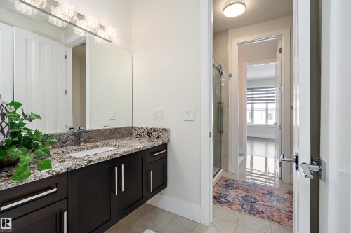 3644 Westcliff Way Sw, Edmonton, AB - Indoor Photo Showing Bathroom