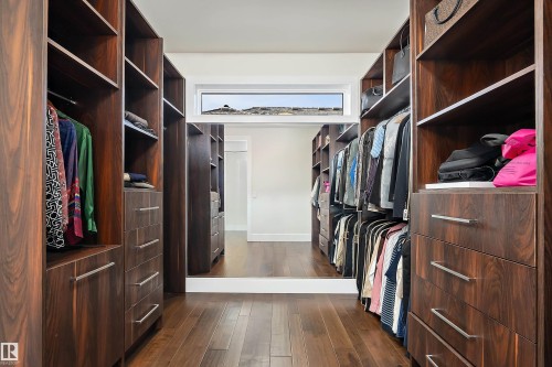 3644 Westcliff Way Sw, Edmonton, AB - Indoor With Storage