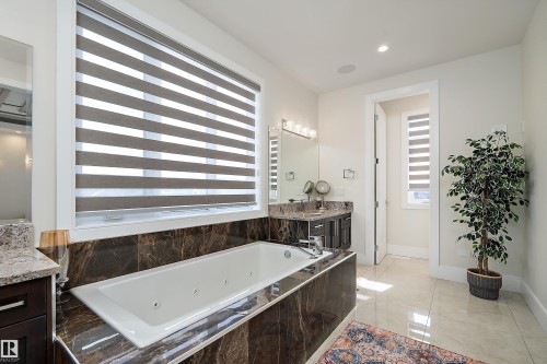 3644 Westcliff Way Sw, Edmonton, AB - Indoor Photo Showing Bathroom