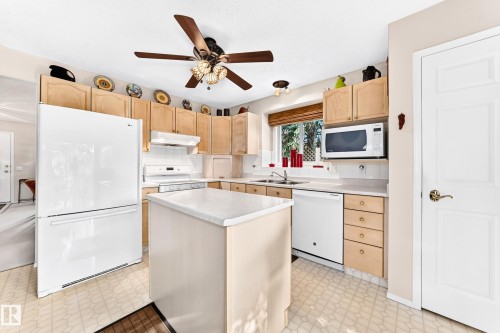 Kitchen featuring an island with a ceiling fan - 350 Pearson Crescent Nw, Edmonton, AB - Indoor Photo Showing Kitchen With Double Sink