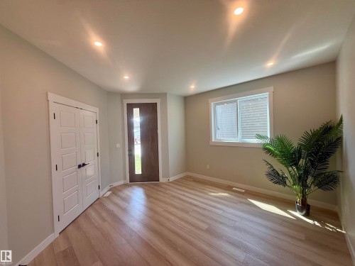 28 Harley Way, Spruce Grove, AB - Indoor Photo Showing Other Room
