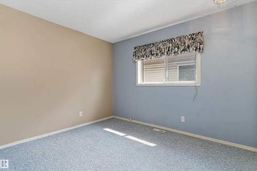 Wall-to-wall carpeting and a single window with white trim - 851 112A Street Nw, Edmonton, AB - Indoor Photo Showing Other Room