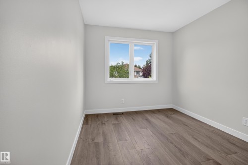 Neutral-toned walls complement wood-finish flooring - 229 Hillcrest Crest, Sherwood Park, AB - Indoor Photo Showing Other Room