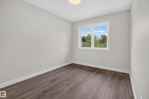 Recessed window with exterior scenery, wood-finish flooring, light neutral wall color, and a ceiling-mounted light fixture - 229 Hillcrest Crest, Sherwood Park, AB - Indoor Photo Showing Other Room