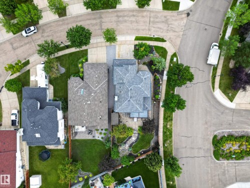 Gabled roof lines and asphalt shingles on a residential property, featuring a paved driveway and landscaped grounds - 229 Hillcrest Crest, Sherwood Park, AB - Outdoor