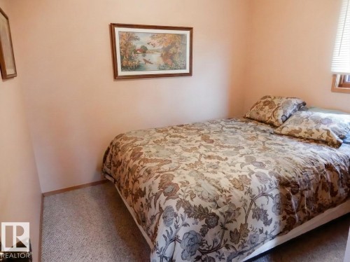 736 Blue Heron Drive, Rural Lac Ste. Anne County, AB - Indoor Photo Showing Bedroom