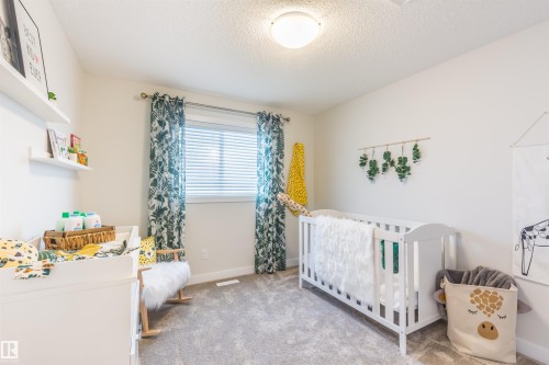 2152 1 Avenue Sw, Edmonton, AB - Indoor Photo Showing Bedroom