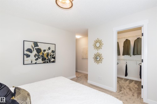 2152 1 Avenue Sw, Edmonton, AB - Indoor Photo Showing Bedroom