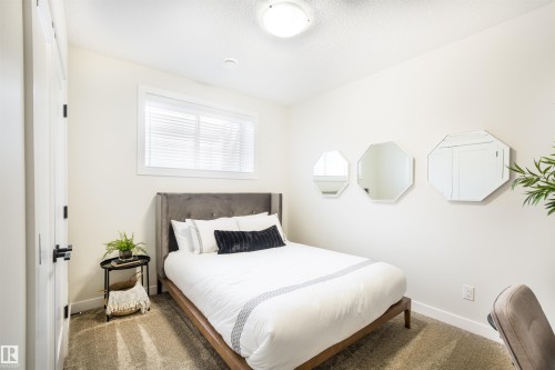 2152 1 Avenue Sw, Edmonton, AB - Indoor Photo Showing Bedroom