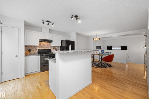 #83 8304 11 Av Sw, Edmonton, AB - Indoor Photo Showing Kitchen