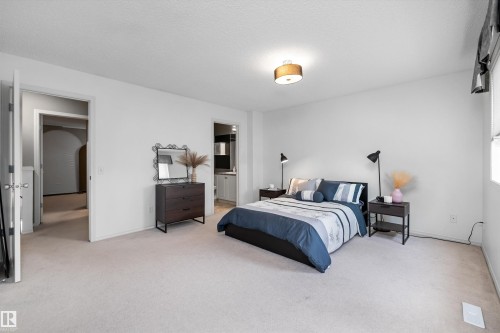 #83 8304 11 Av Sw, Edmonton, AB - Indoor Photo Showing Bedroom