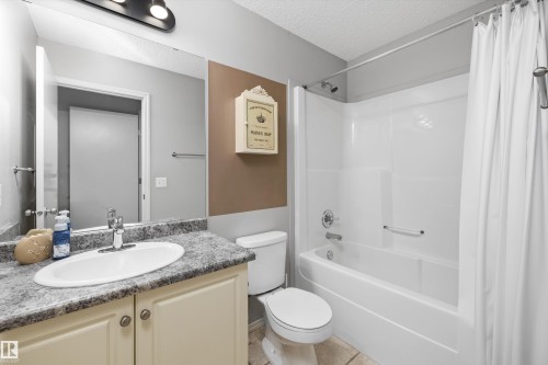 #83 8304 11 Av Sw, Edmonton, AB - Indoor Photo Showing Bathroom