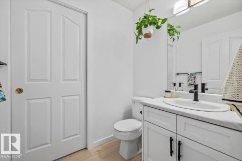 19040 47 Avenue Nw, Edmonton, AB - Indoor Photo Showing Bathroom