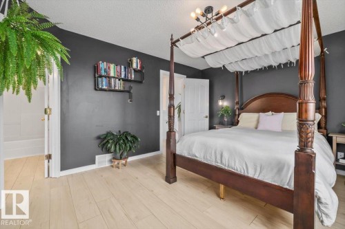 19040 47 Avenue Nw, Edmonton, AB - Indoor Photo Showing Bedroom