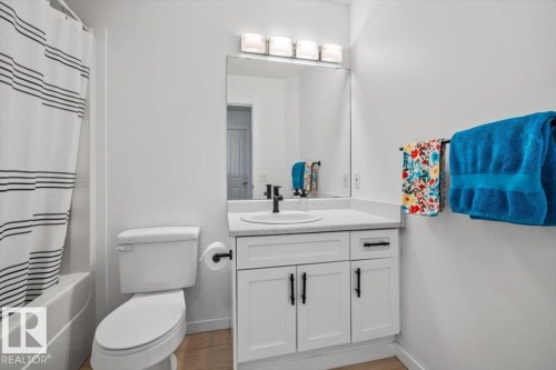19040 47 Avenue Nw, Edmonton, AB - Indoor Photo Showing Bathroom