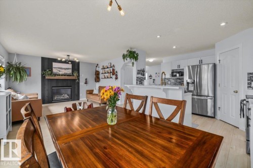 19040 47 Avenue Nw, Edmonton, AB - Indoor Photo Showing Dining Room
