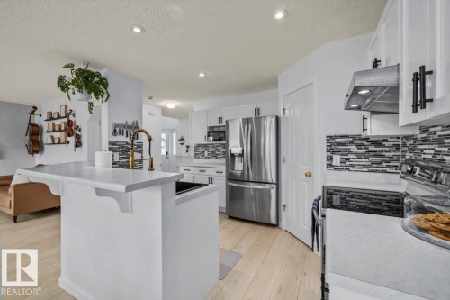 19040 47 Avenue Nw, Edmonton, AB - Indoor Photo Showing Kitchen With Upgraded Kitchen