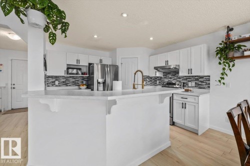 19040 47 Avenue Nw, Edmonton, AB - Indoor Photo Showing Kitchen With Upgraded Kitchen