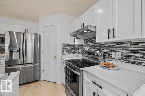 19040 47 Avenue Nw, Edmonton, AB - Indoor Photo Showing Kitchen With Upgraded Kitchen