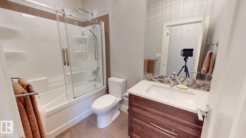 4810 Donsdale Drive Nw, Edmonton, AB - Indoor Photo Showing Bathroom