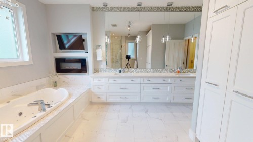 4810 Donsdale Drive Nw, Edmonton, AB - Indoor Photo Showing Bathroom