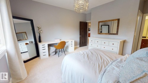 4810 Donsdale Drive Nw, Edmonton, AB - Indoor Photo Showing Bedroom