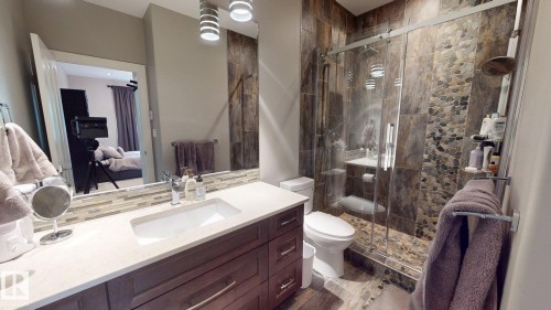 4810 Donsdale Drive Nw, Edmonton, AB - Indoor Photo Showing Bathroom