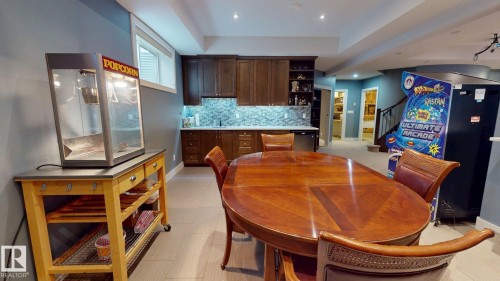 4810 Donsdale Drive Nw, Edmonton, AB - Indoor Photo Showing Dining Room