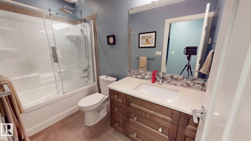 4810 Donsdale Drive Nw, Edmonton, AB - Indoor Photo Showing Bathroom