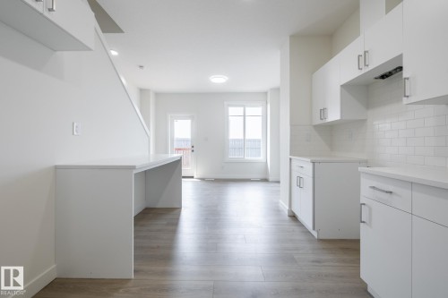 #24 7020 Keswick Cm Sw, Edmonton, AB - Indoor