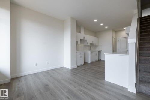 #24 7020 Keswick Cm Sw, Edmonton, AB - Indoor Photo Showing Kitchen