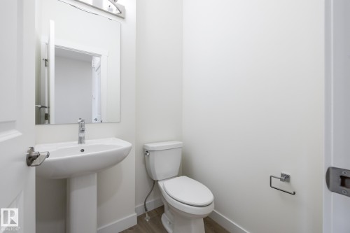#24 7020 Keswick Cm Sw, Edmonton, AB - Indoor Photo Showing Bathroom
