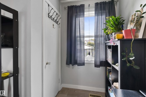 10994 135 Street Nw, Edmonton, AB - Indoor Photo Showing Other Room