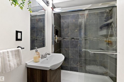 10994 135 Street Nw, Edmonton, AB - Indoor Photo Showing Bathroom
