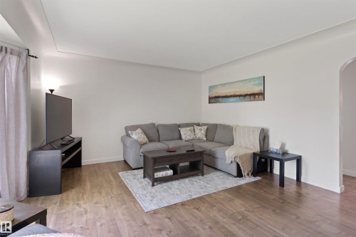 10994 135 Street Nw, Edmonton, AB - Indoor Photo Showing Living Room