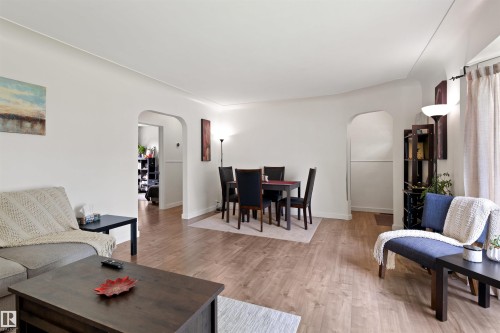 10994 135 Street Nw, Edmonton, AB - Indoor Photo Showing Living Room
