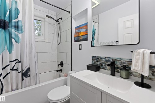 10994 135 Street Nw, Edmonton, AB - Indoor Photo Showing Bathroom