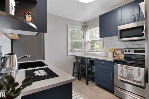 10994 135 Street Nw, Edmonton, AB - Indoor Photo Showing Kitchen
