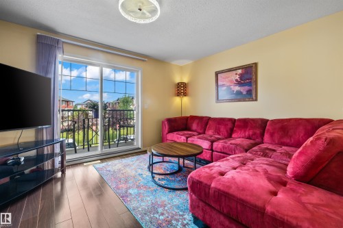 #20 3751 12 St Nw, Edmonton, AB - Indoor Photo Showing Living Room