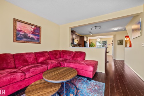 #20 3751 12 St Nw, Edmonton, AB - Indoor Photo Showing Living Room