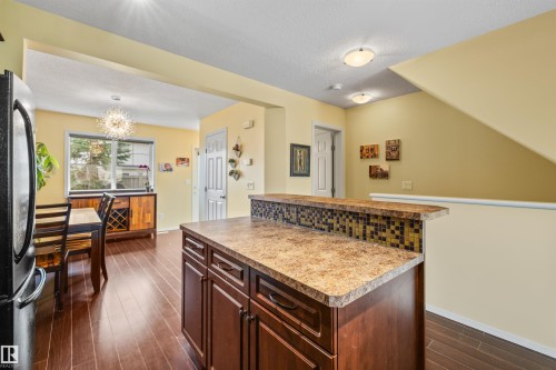 #20 3751 12 St Nw, Edmonton, AB - Indoor Photo Showing Kitchen