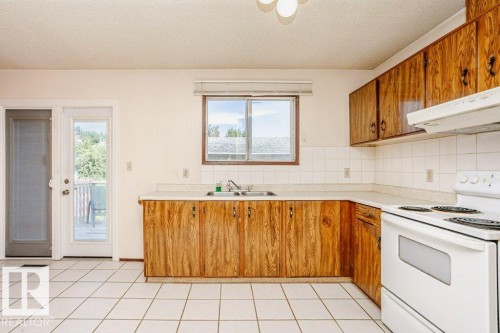 3520 42 Avenue Nw, Edmonton, AB - Indoor Photo Showing Kitchen With Double Sink
