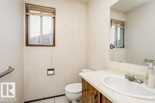 3520 42 Avenue Nw, Edmonton, AB - Indoor Photo Showing Bathroom
