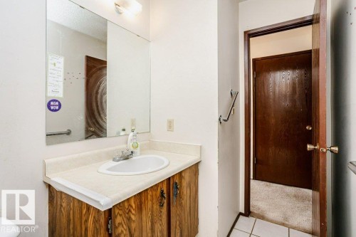 3520 42 Avenue Nw, Edmonton, AB - Indoor Photo Showing Bathroom