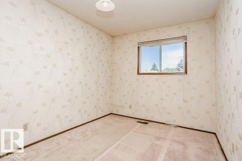 3520 42 Avenue Nw, Edmonton, AB - Indoor Photo Showing Other Room