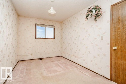 3520 42 Avenue Nw, Edmonton, AB - Indoor Photo Showing Other Room